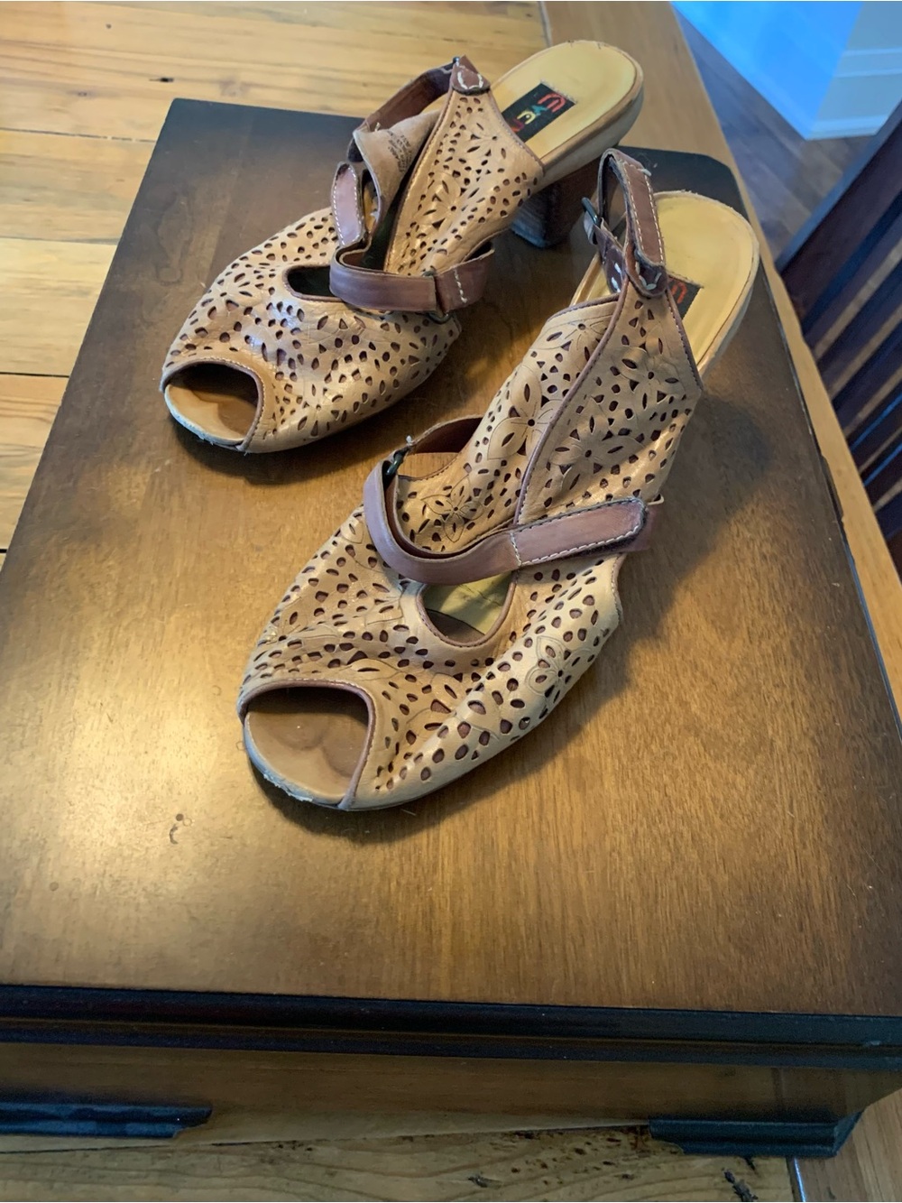 Everybody Women’s Brown Perforated Slingback Sandals